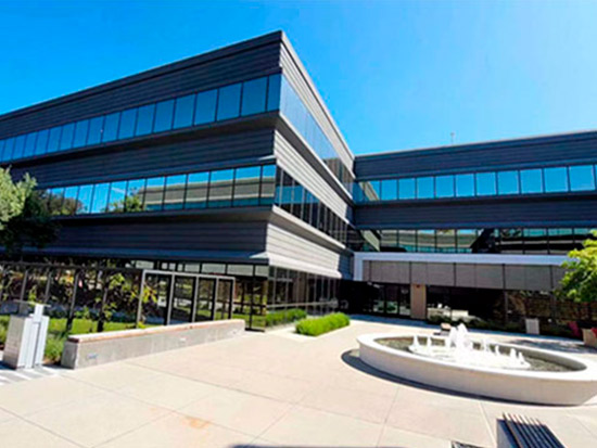 Prédio da sede da Manlux na Califórnia